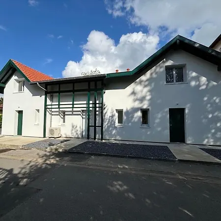 Au Centre De Les Bains